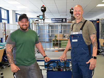 Michael Nyiri, Industriemechaniker und Silvio Jung, Niederlassungsleiter der AMR-Hydraulik GmbH (v.l.)